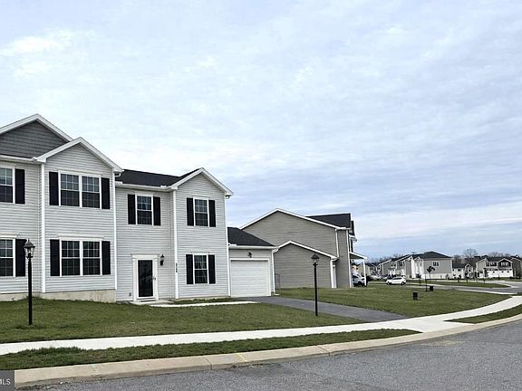3rd image of 3755 Castle Dr