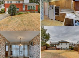 4 Ridge Ct, Hicksville, NY 11801