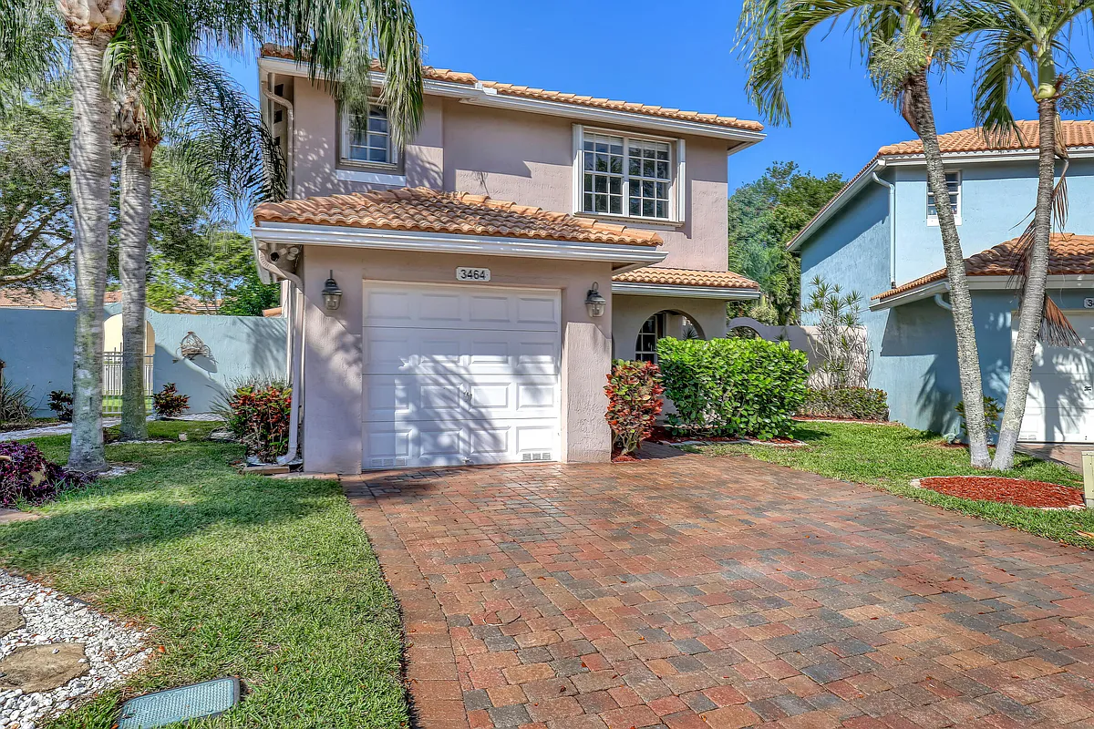 Building Photo - 3464 Commodore Ct