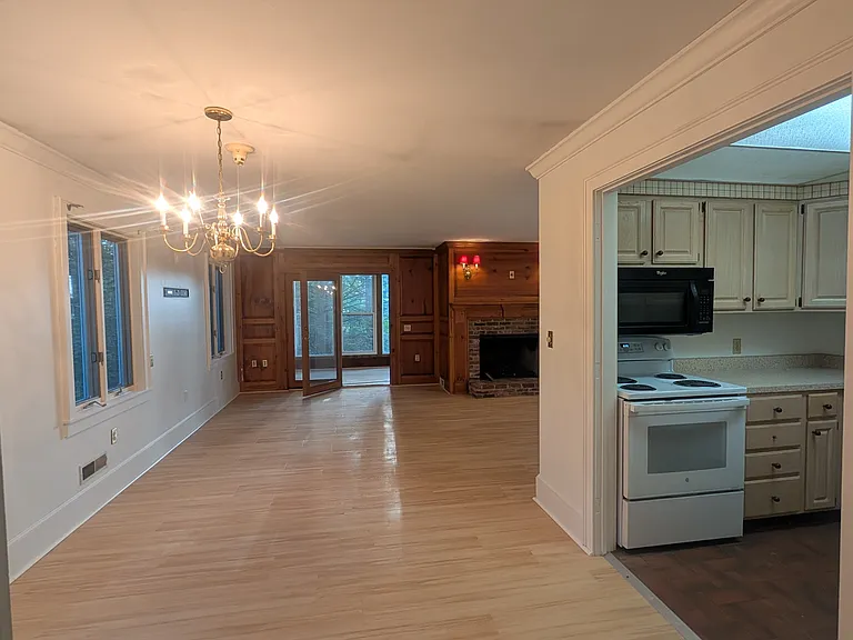 139 N Main St — Photo 7