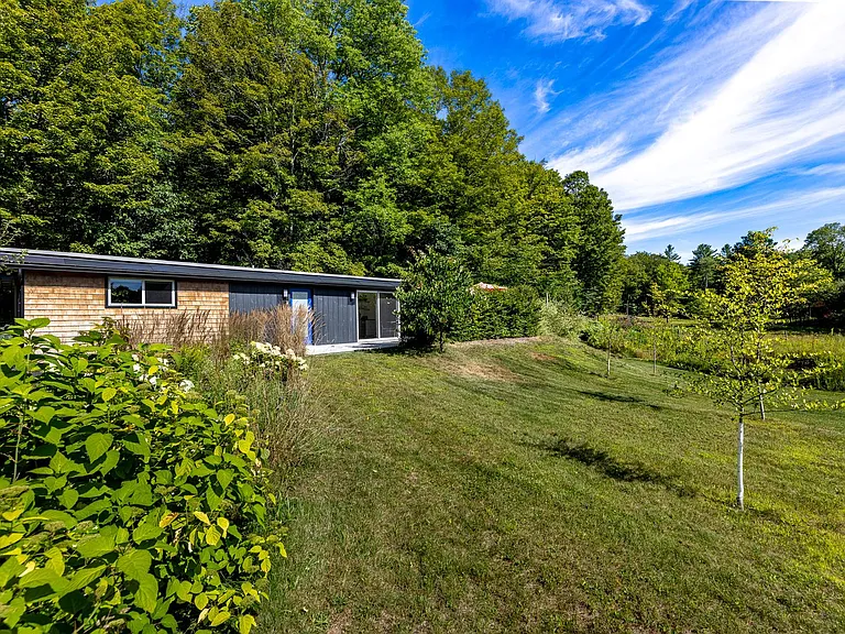 3411 Beaver Meadow Rd — Photo 2