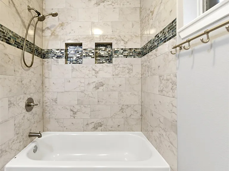 6009 Leafwood Cir — Photo 38