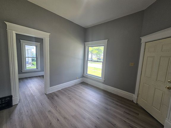 5th image of 301 Leland Ave