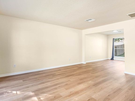 3rd image of 10407 Coyote Hill