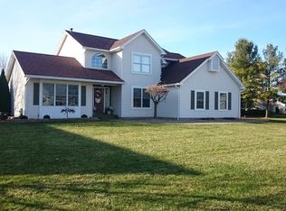 9 Hunt Holw, Rochester, NY 14624