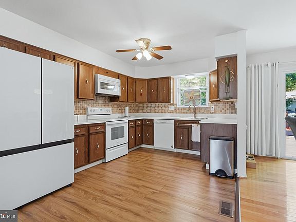 2nd image of 3651 Sassafras Dr