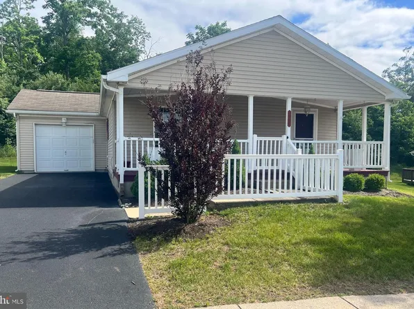 66 Random Rd, Douglassville, PA 19518