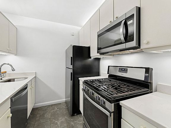 5th image of 415 E 37th St APT 18H
