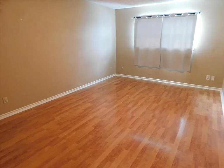 472 N Post Oak Ln — Photo 30