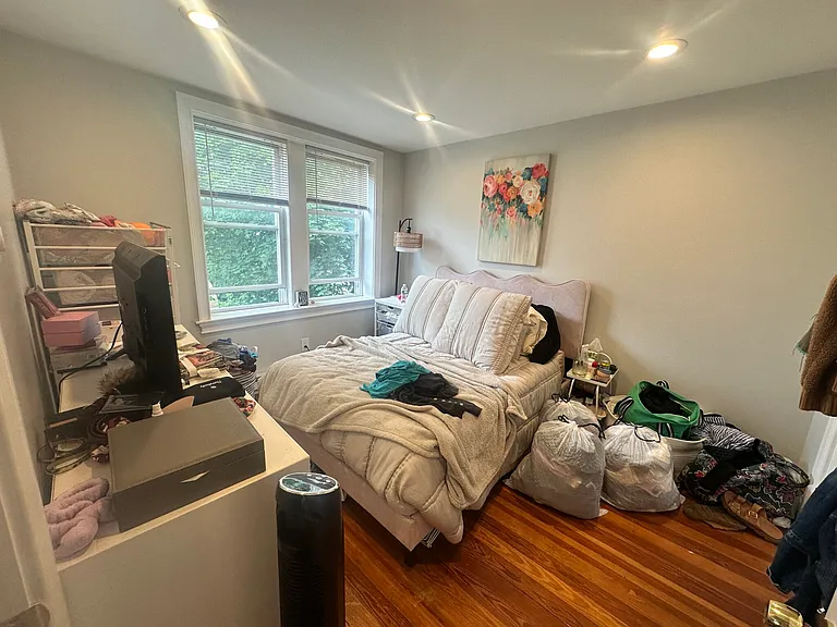 1139 Broadway #8 — Photo 4