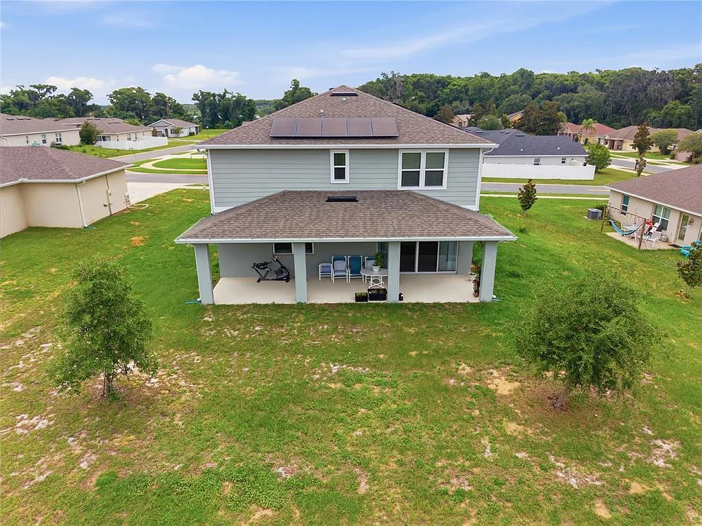 4 bed, 2.5 bath, 2868 sqft, $2,500 — Photo 3