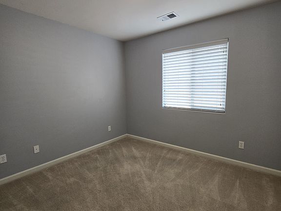 5th image of 1404 Pin Oak Dr