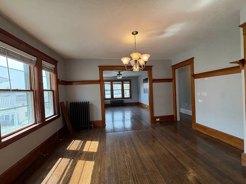3 bed, 999 sqft, $2,950 — Photo 3