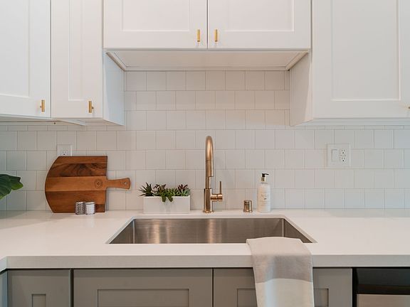 3rd image of 3800 Albright Ave #3814