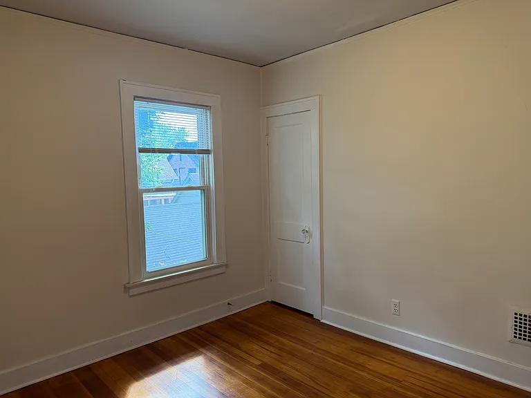 1052 Beaconsfield Ave — Photo 25