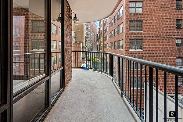 Sold by R New York | media 25