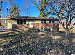 601 Strawberry Ln, Mount Vernon, IL 62864