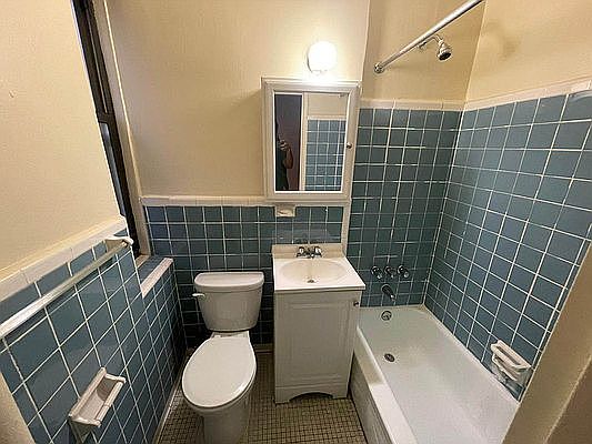 5th image of 220 E 29th St #3DS