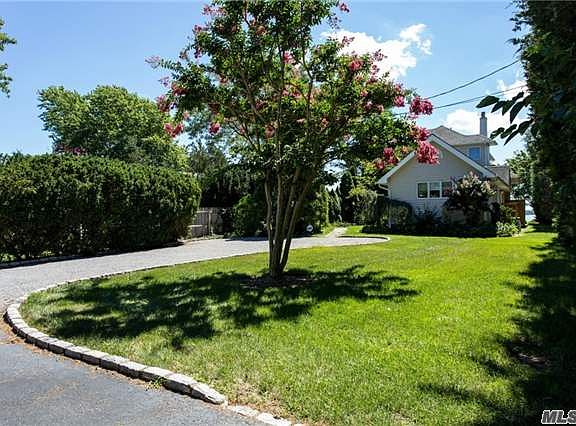 2nd image of 527 Peconic Bay Blvd