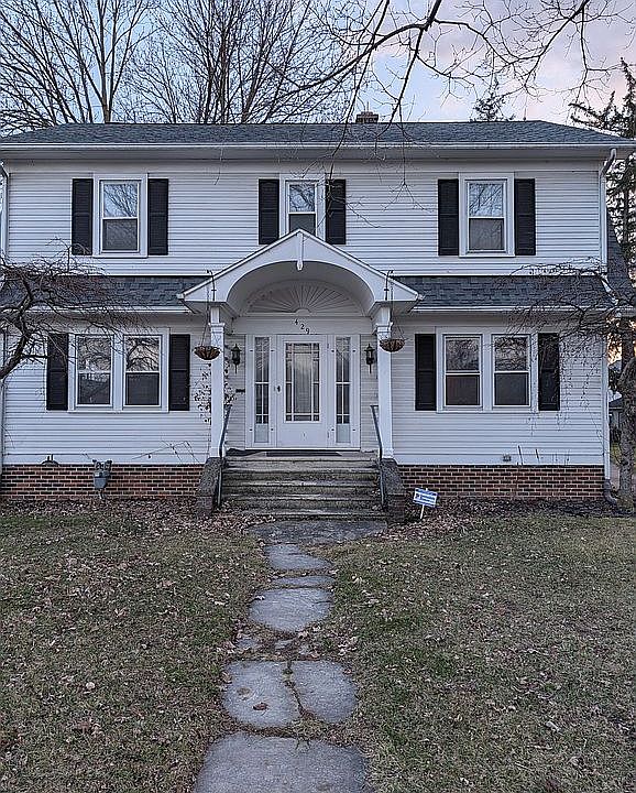 1st image of 429 W Main St