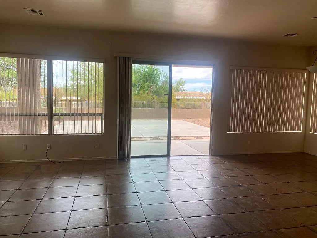 5 bed, 3002 sqft, $3,100 — Photo 4