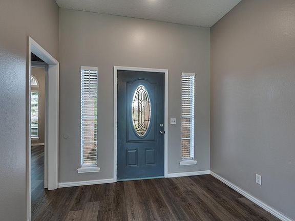 3rd image of 5213 Northview Dr