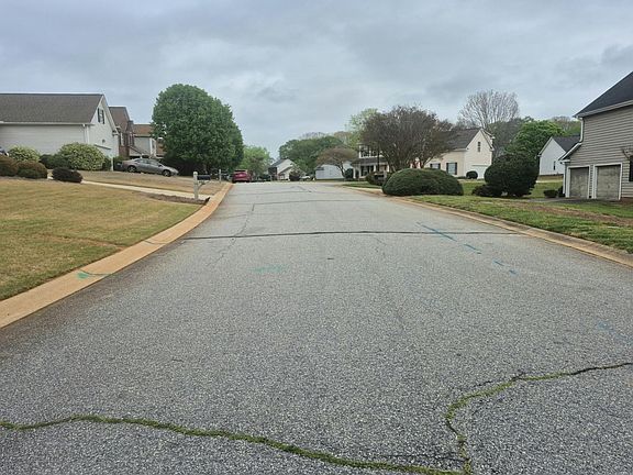 5th image of 401 Crossvine Way