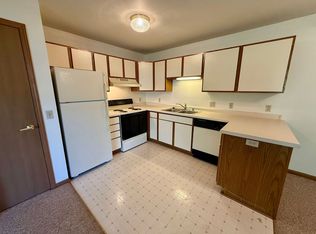 242 W 4th St APT 5, Westfield, WI 53964