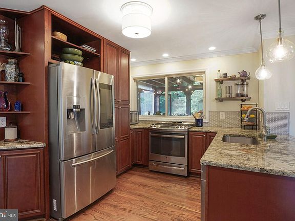 3rd image of 2609 Bowling Green Dr