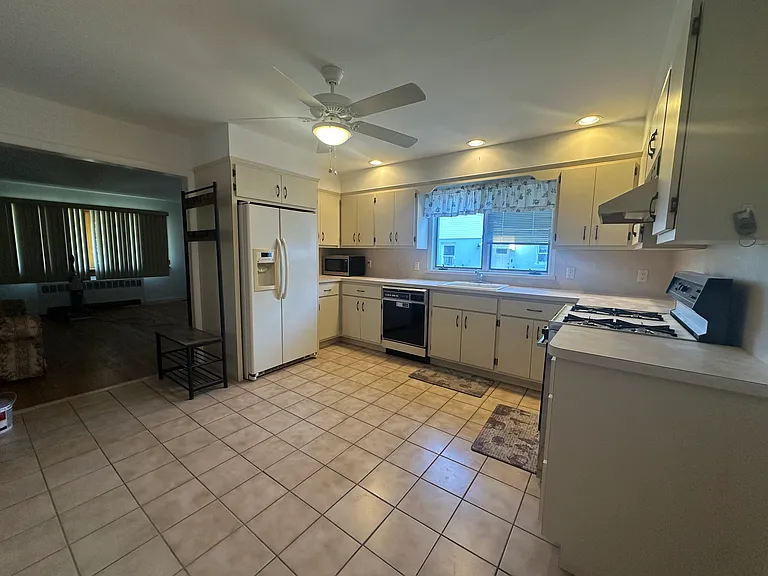 12 Smith St #1 — Photo 3