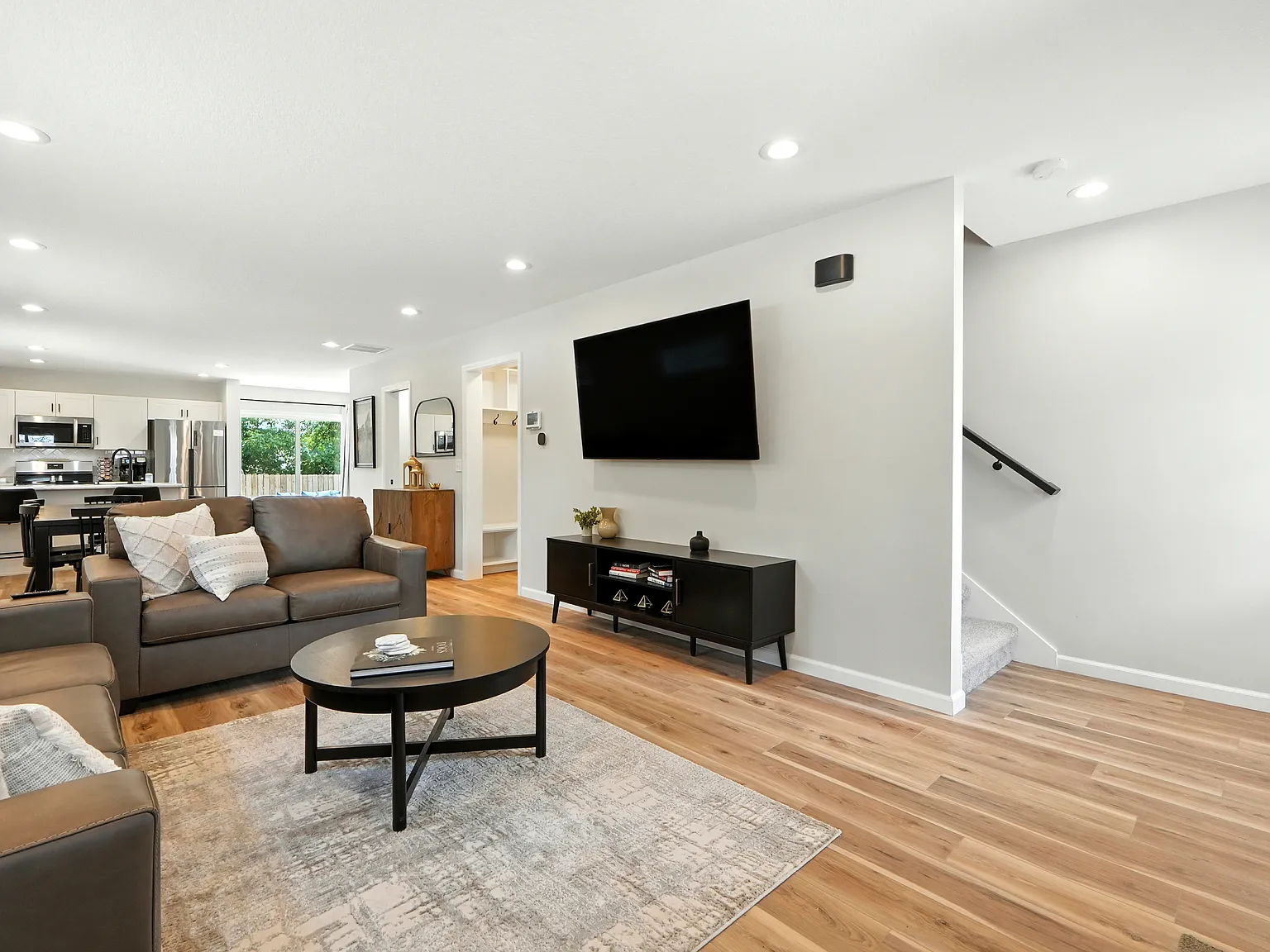 4 bed, 2.5 bath, 2158 sqft, $2,300 — Photo 3