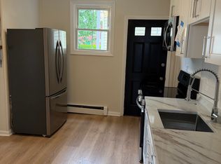 155 Bradford St APT 2D, Bristol, RI 02809