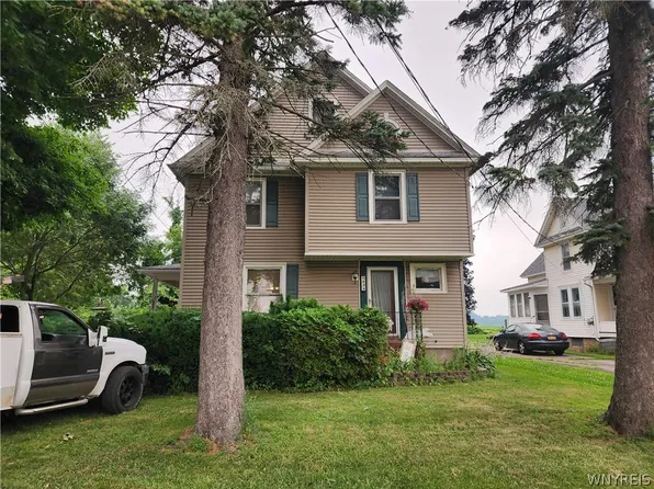 235 N Main St, Lyndonville, NY 14098