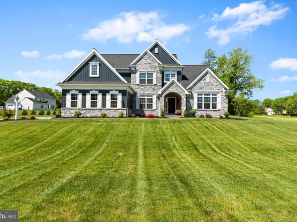 707 Brindle Farm Ln, Mechanicsburg, PA 17055