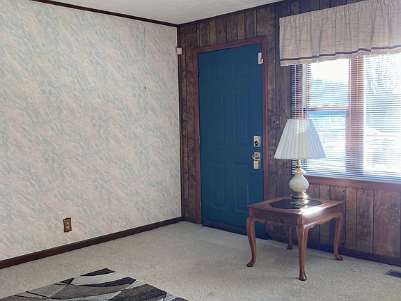 3rd image of 4010 Standish Dr