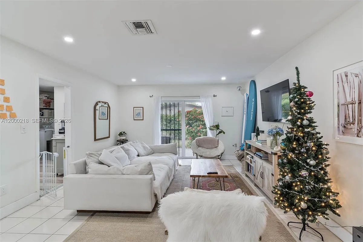 Building Photo - 970 Benevento Ave #970