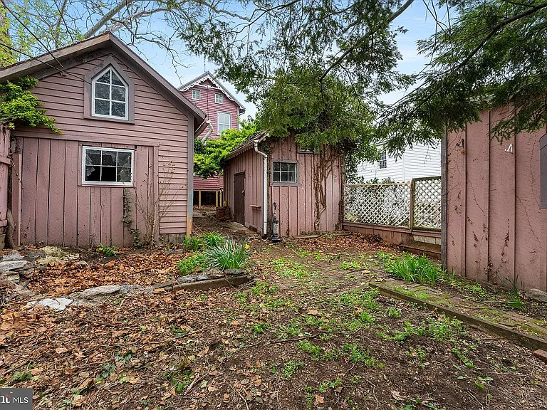100 E Cecil St — Photo 15