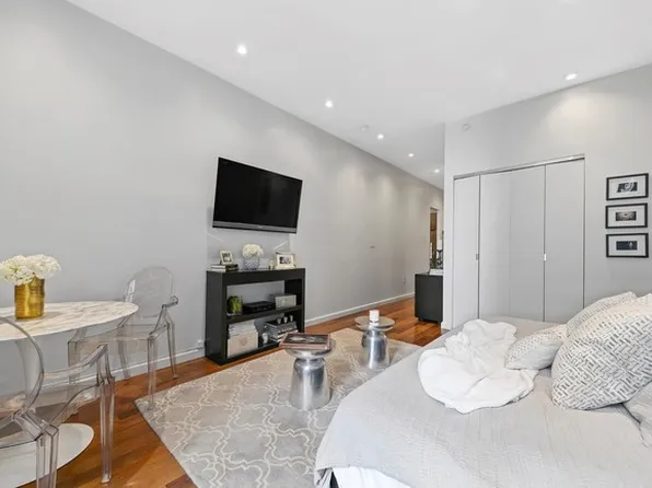 1 Wall Street Court image 1 of 10