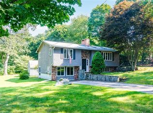 46 Old Mountain Rd, South Kingstown, RI 02879