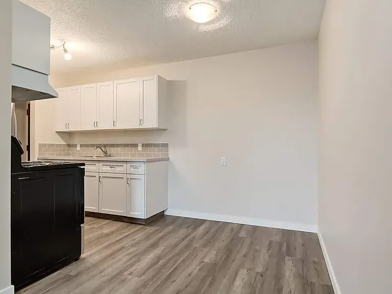 2327 Crestwood Dr SE — Photo 10