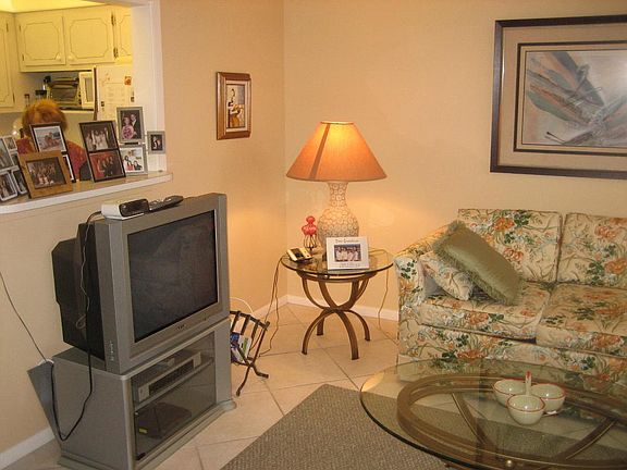 2nd image of 4087 Harwood Dr #F