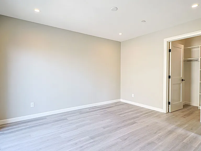 5261 Harmony Ave — Photo 25