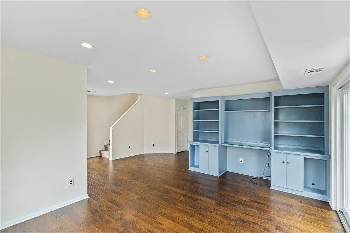 2 bed, 1.5 bath, 1340 sqft, $2,650 — Photo 3