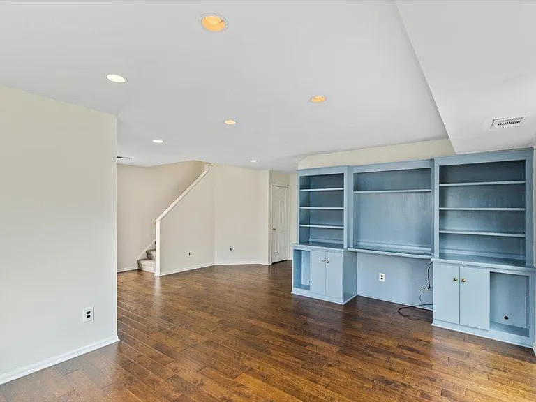 33 Hillcroft Way — Photo 3