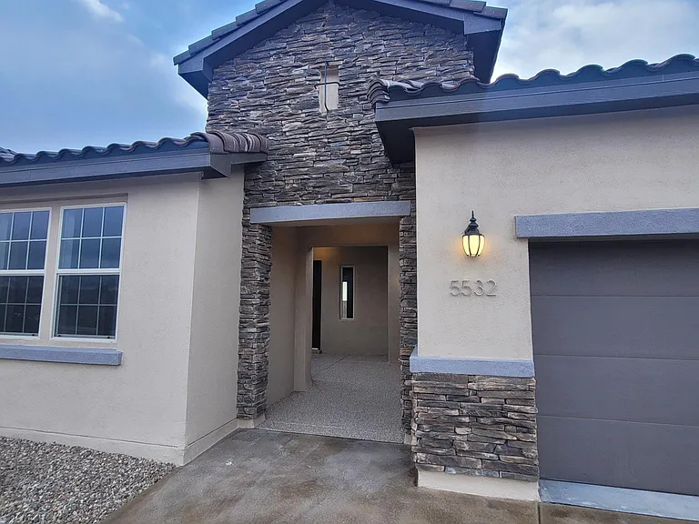 5532 Baranca Overlook Ct NE — Photo 4