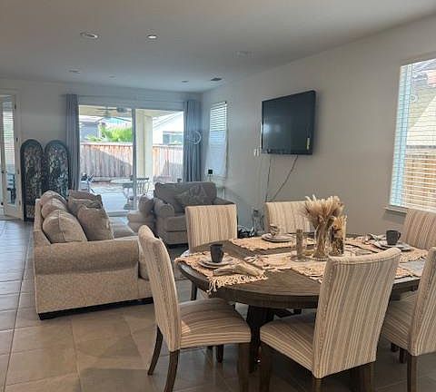 5th image of 2419 Espana Ln
