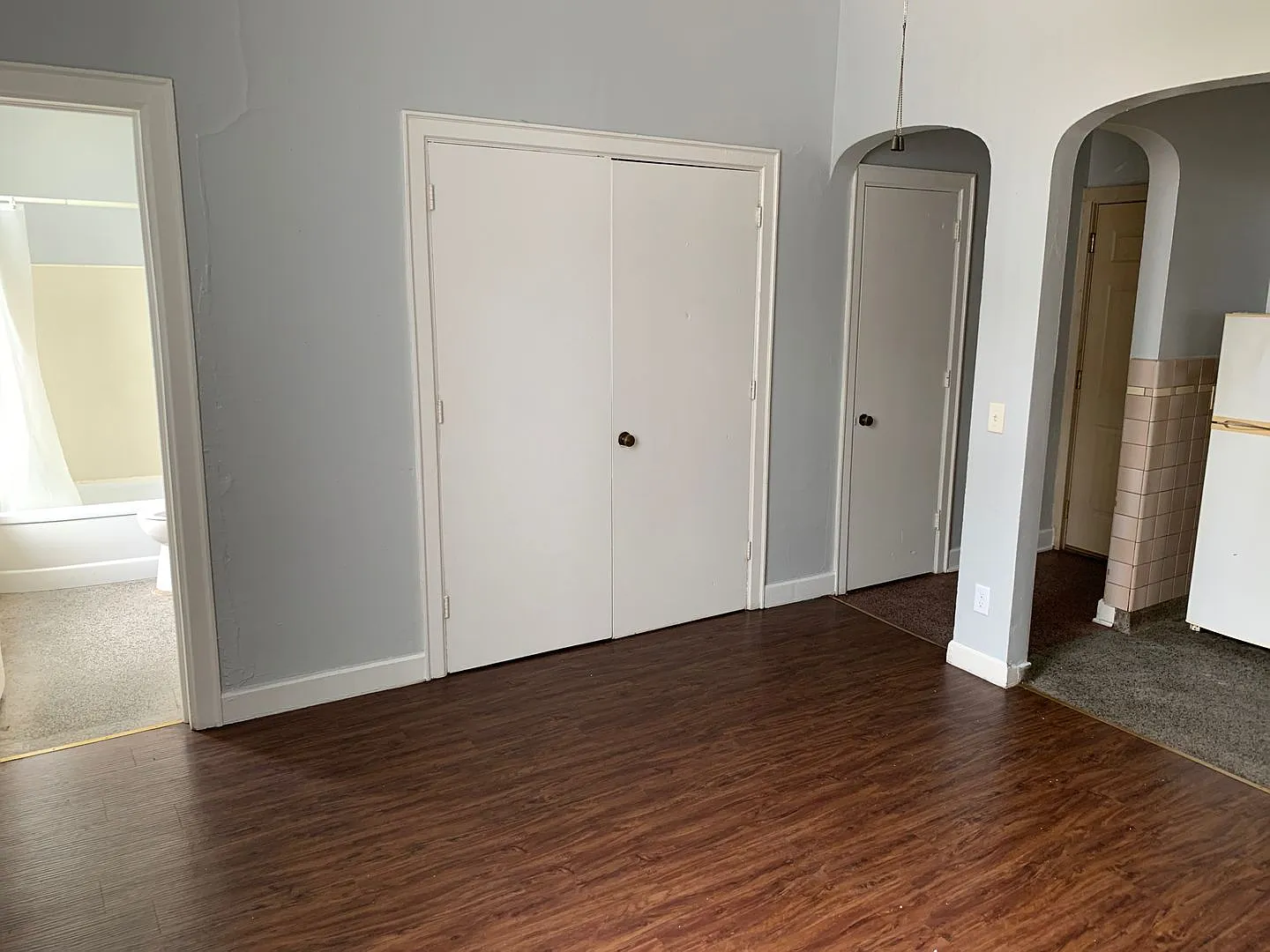 Large one room efficiency with large kitchen — Photo 2