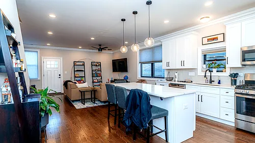 1933 S May St #1R Photo 1