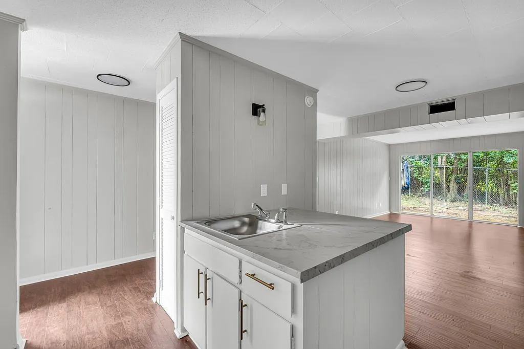 2 bed, 740 sqft, $825 — Photo 2