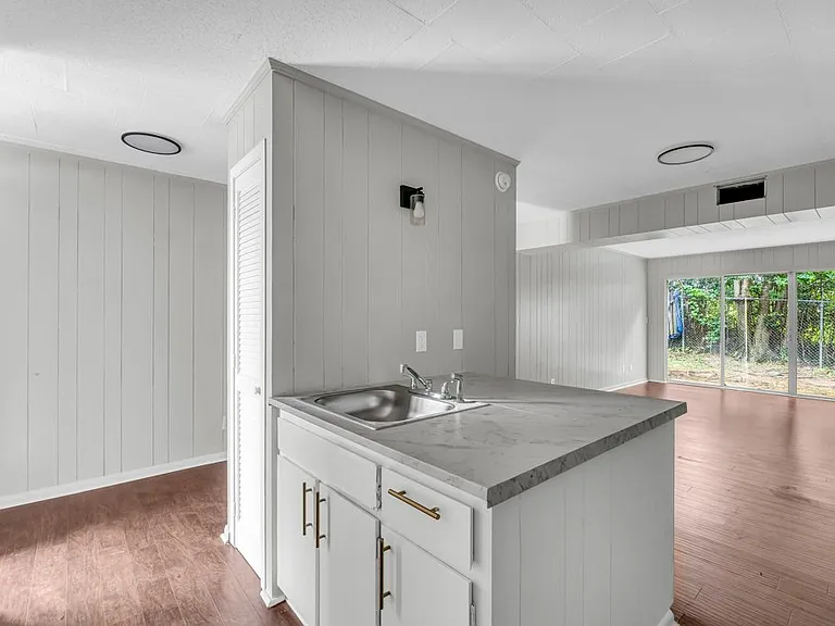 308 N McCrary Rd #15 — Photo 2